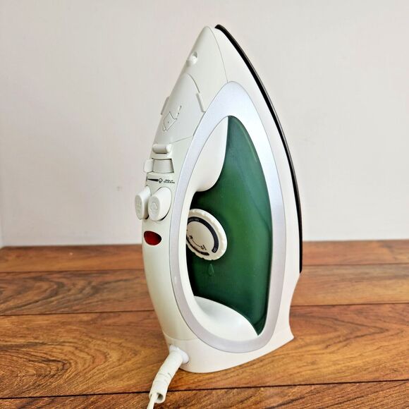 Silhouette Model SI-1710 White Green Handheld 1200 Watt Clothes Steam Iron - Picture 2 of 9
